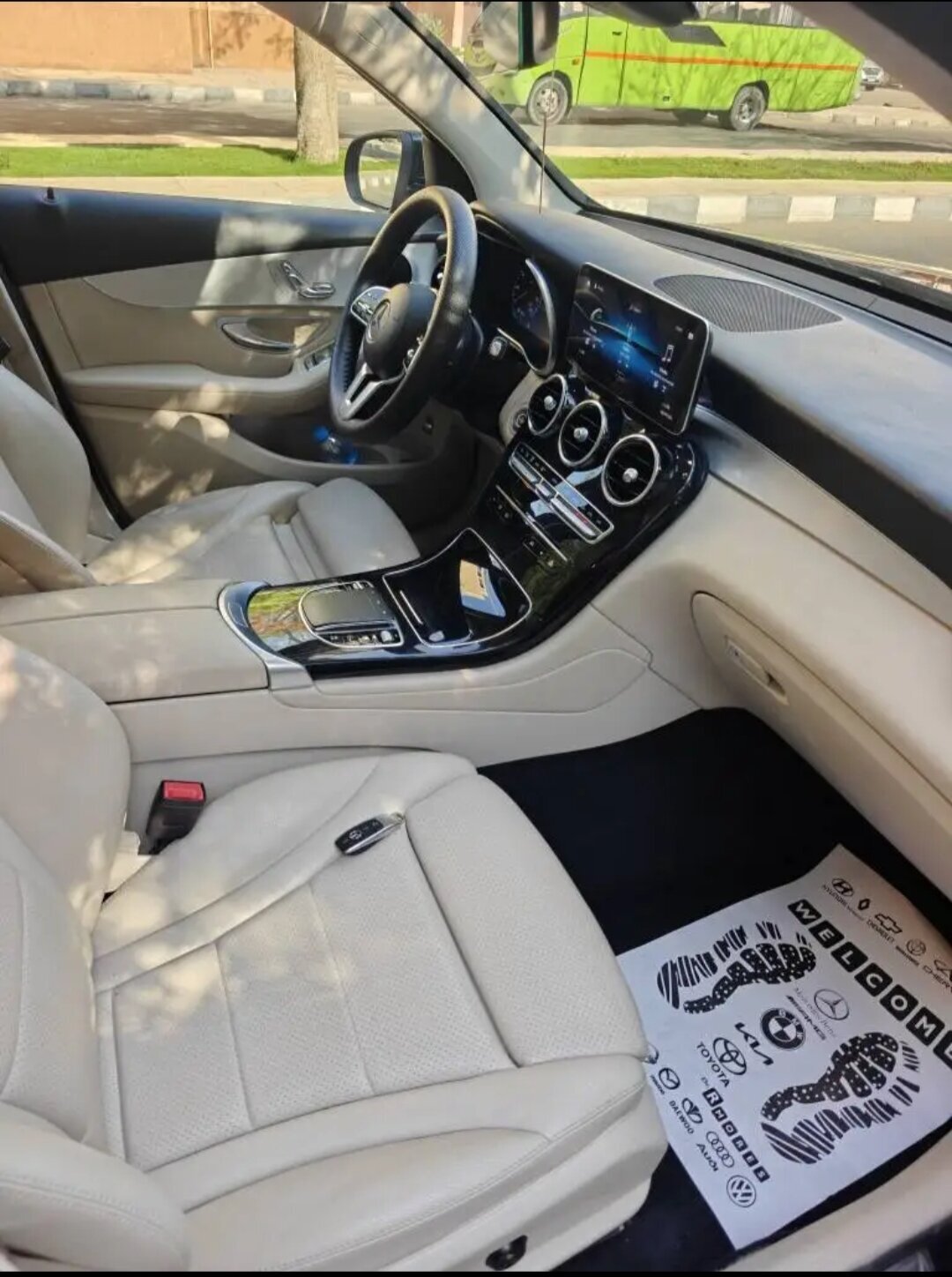 mercedes-glc200-suv-2021-amg-big-2